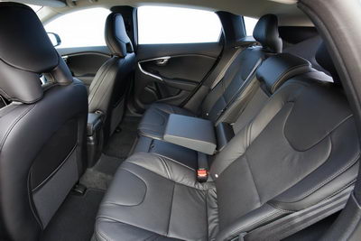 http://volvo.v40.free.fr/FR/VOLVO_V40_2013/INTERIEUR/sVOLVO_V40_2013_INTERIEUR_06.jpg